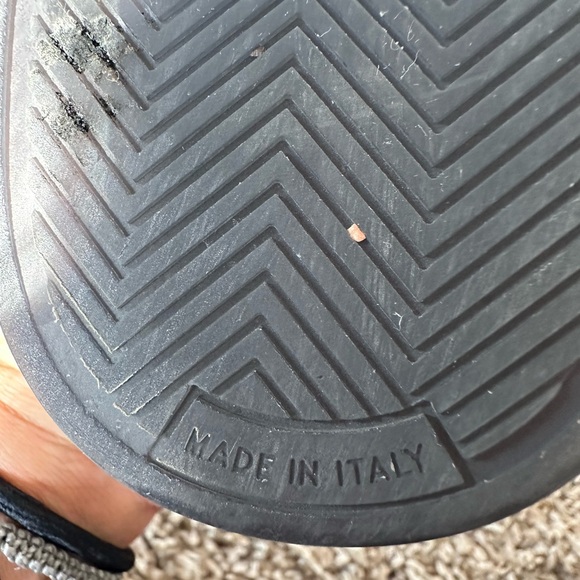 Authentic Chanel Sneakers in Suede Calfskin Beige - Picture 11 of 11